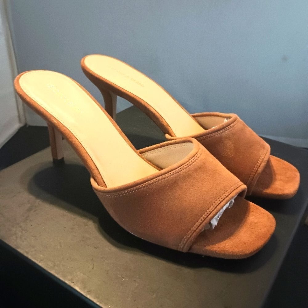 💯🔥VERONICA BEARD SUEDE SLIP-ON SANDALS 2.5" HEELS, HAZELWOOD 10M🔥🔥NEW WIT